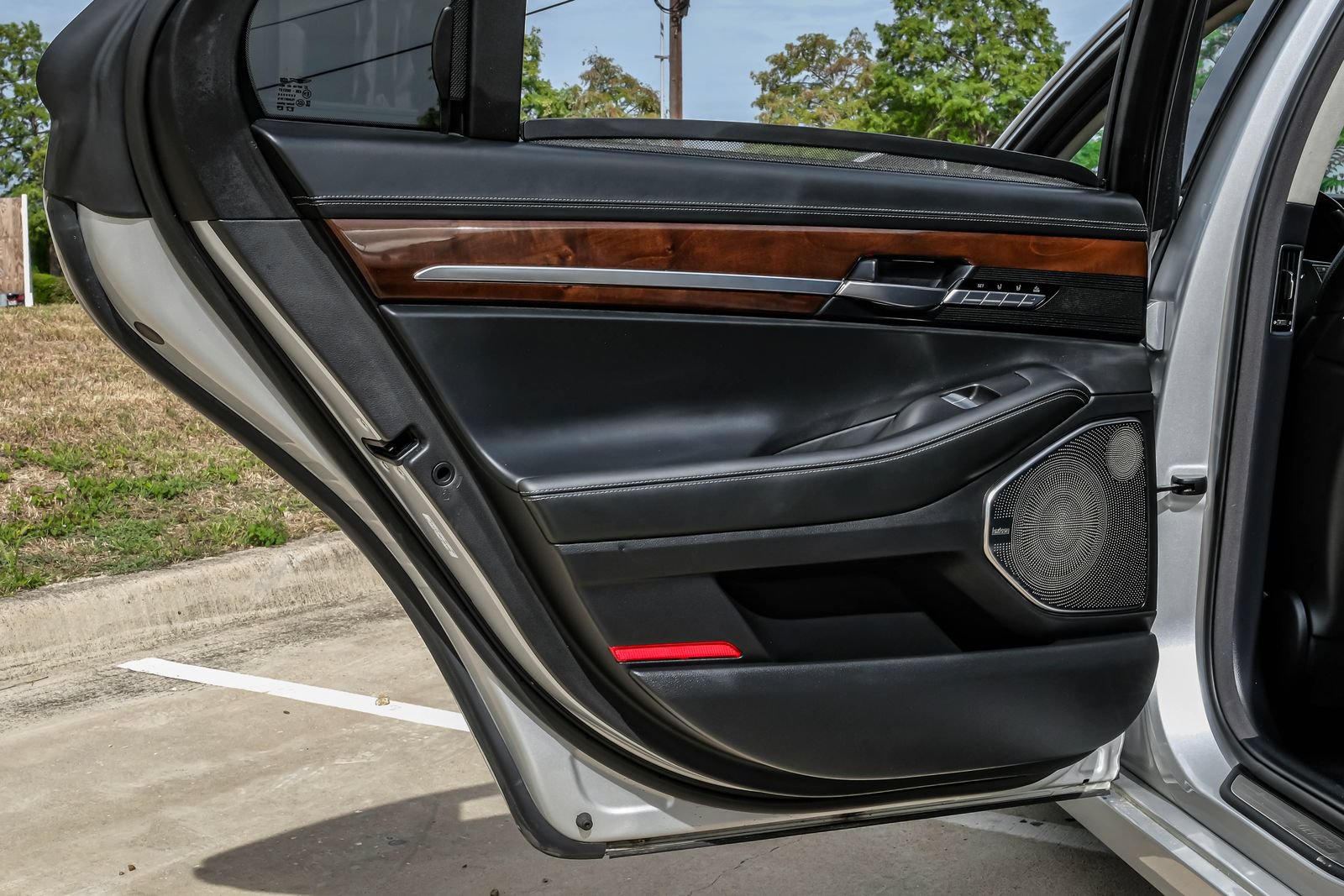 Used 2019 Genesis G90 5.0 Ultimate RWD image 50