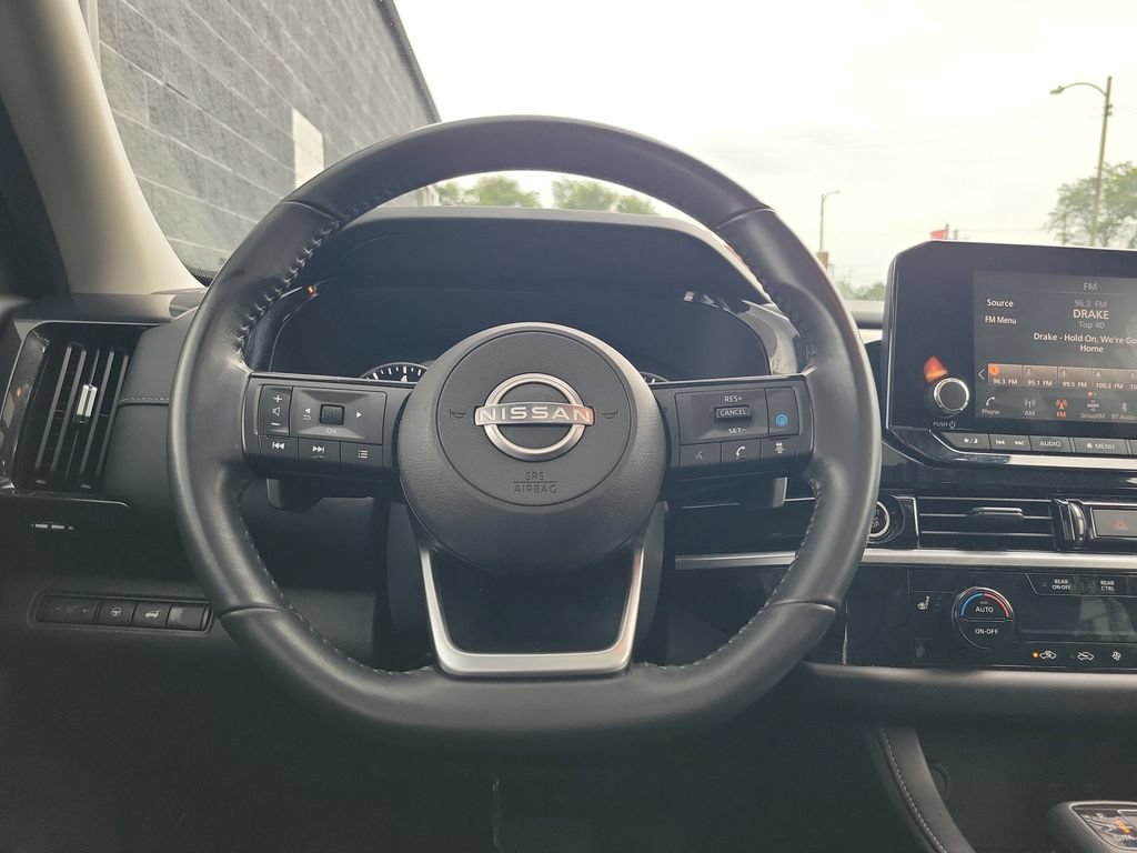 Used 2022 Nissan Pathfinder SV w/ SV Premium Package AWD/4WD image 18