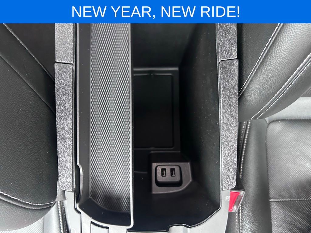 Used 2024 GMC Terrain SLT image 25