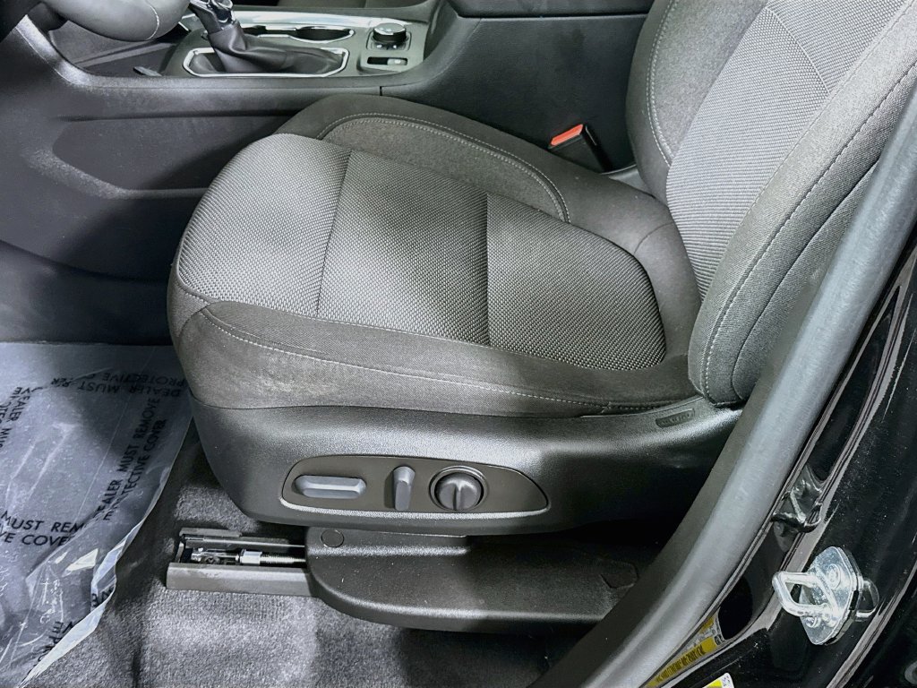 Used 2023 Chevrolet Traverse LT FWD image 23