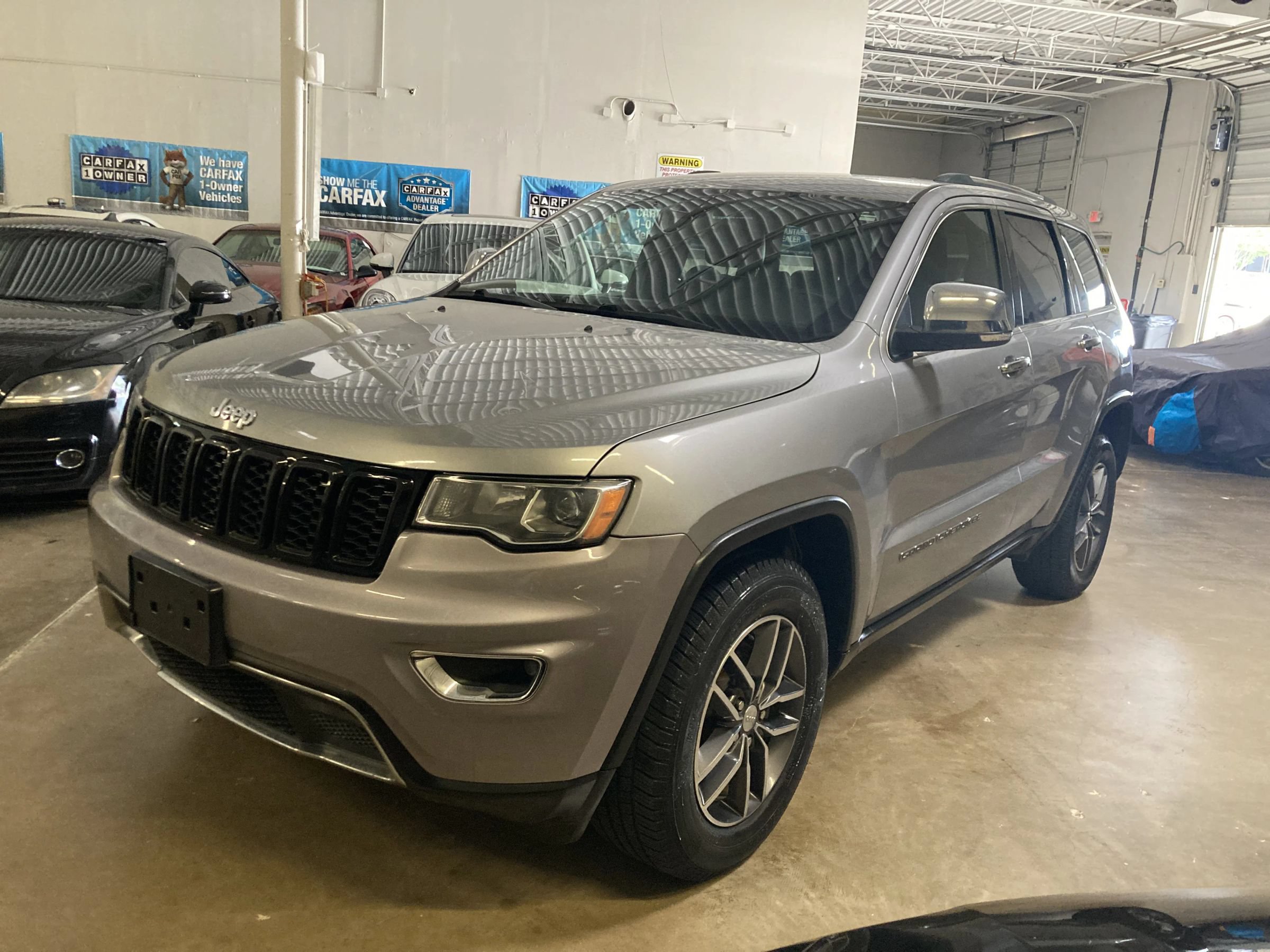 Used 2018 Jeep Grand Cherokee Limited AWD/4WD image 1