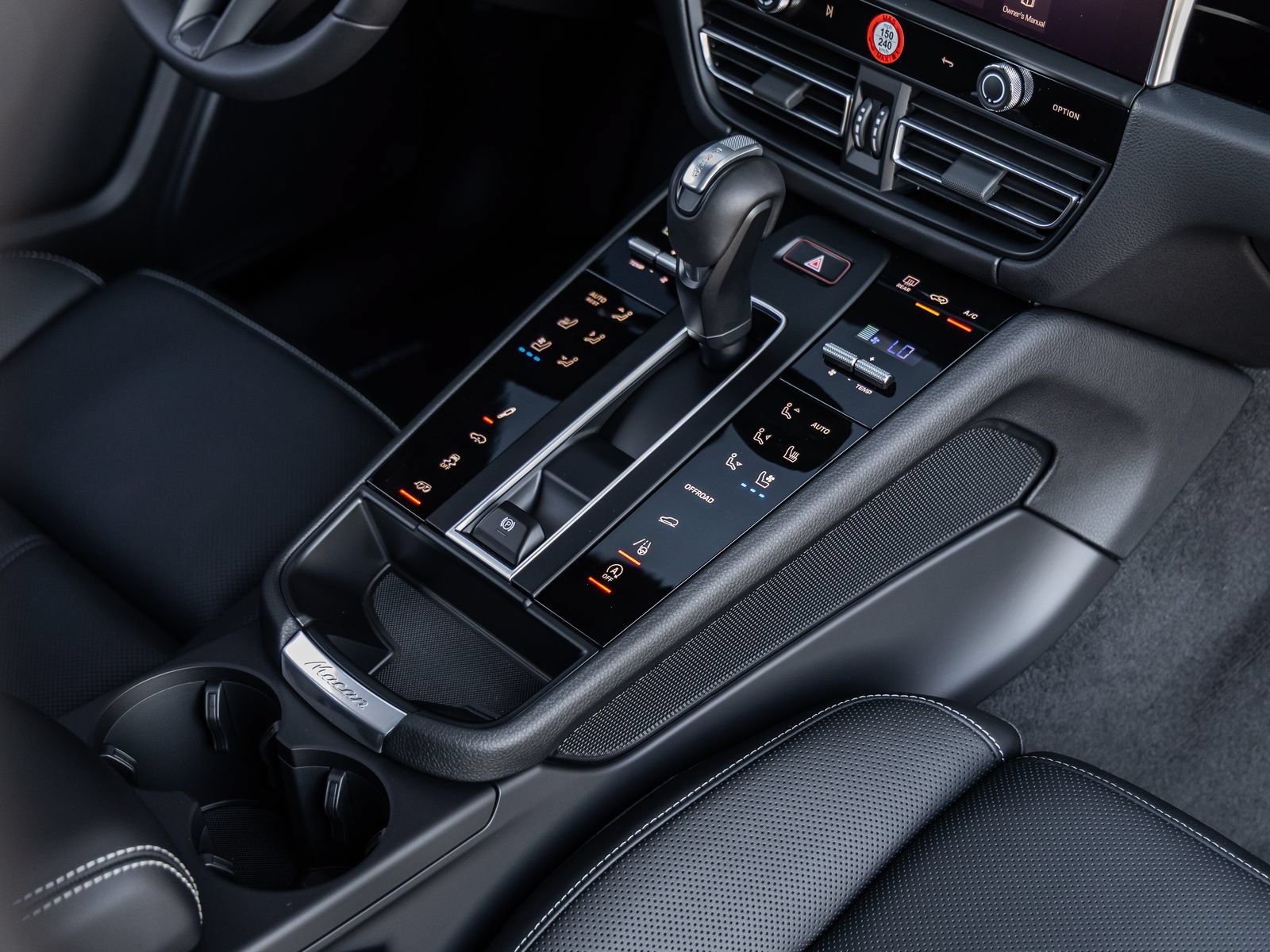 Certified 2026 Porsche Macan Turbo AWD/4WD image 33