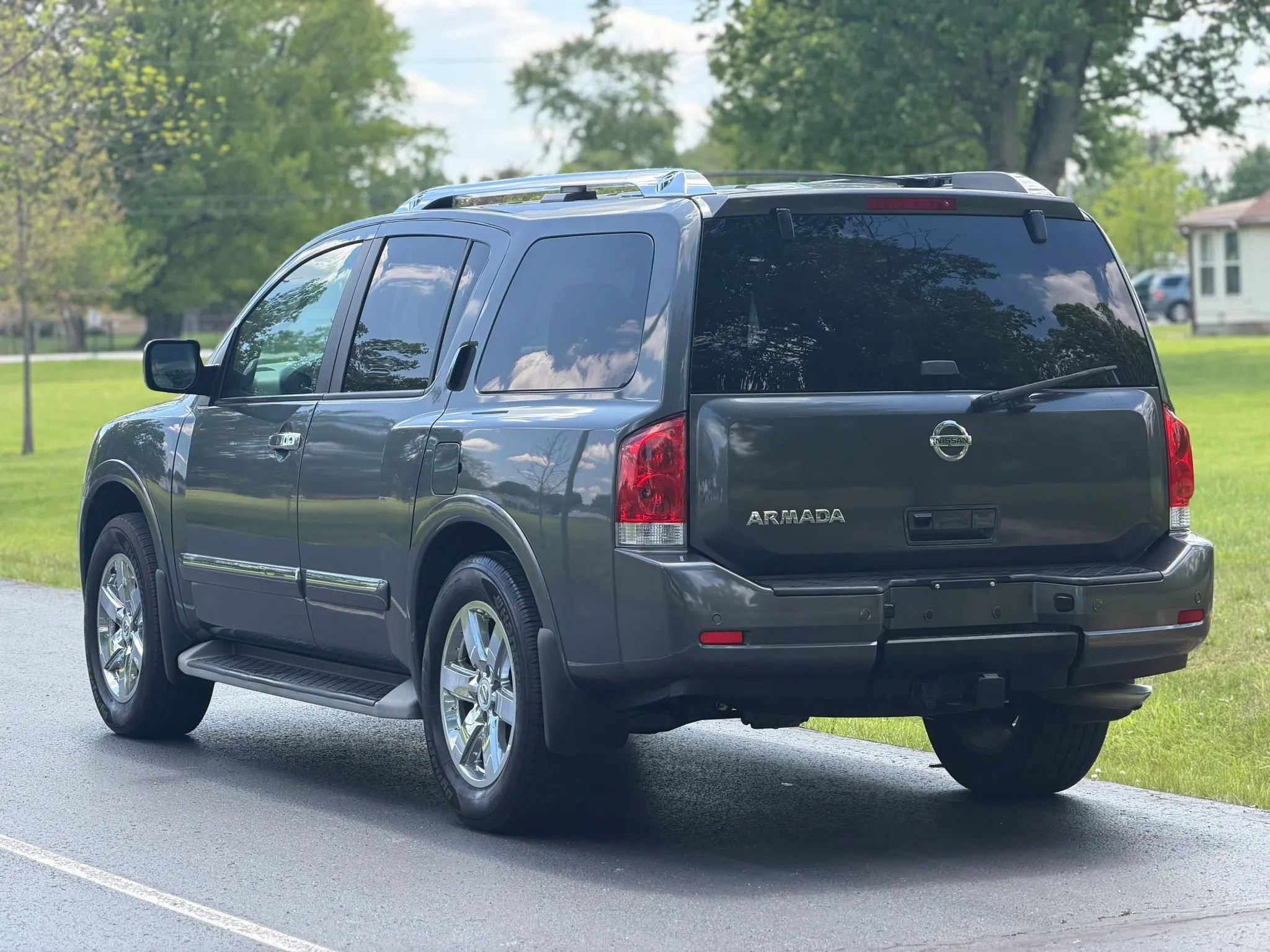 Used 2012 Nissan Armada Platinum AWD/4WD image 4