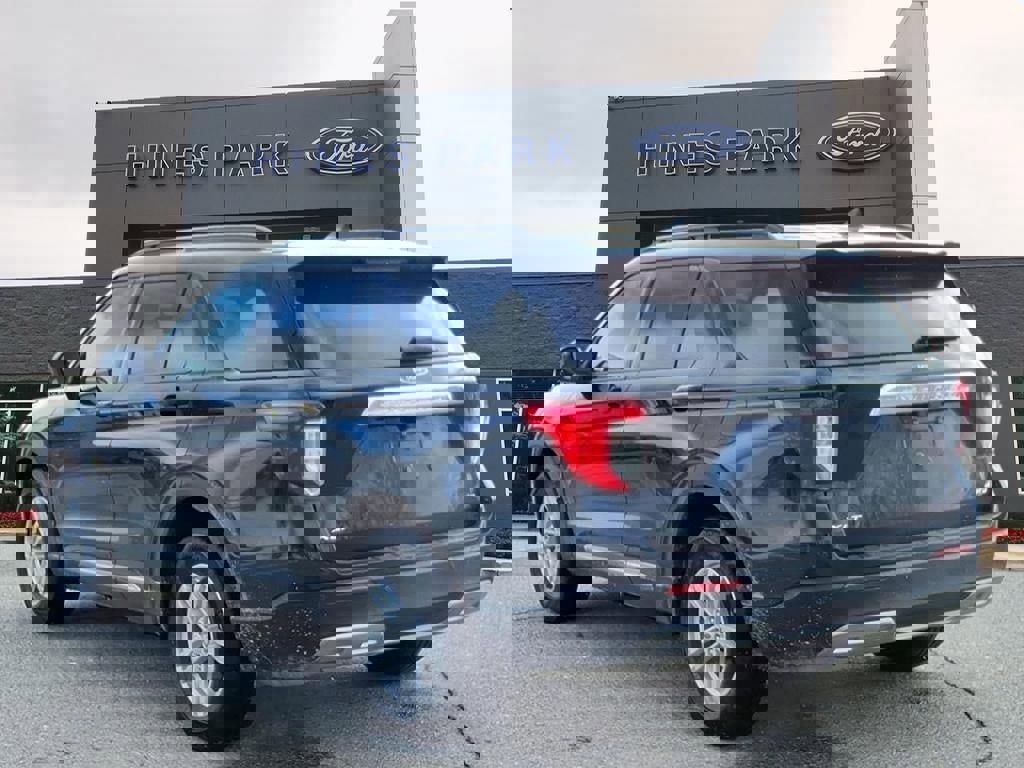 Certified 2023 Ford Explorer XLT w/ Equipment Group 202A image 5