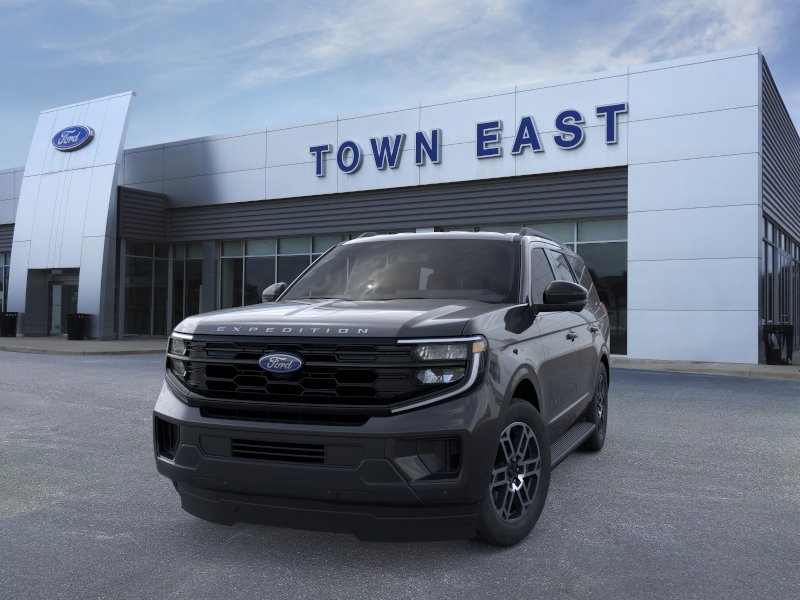 New 2026 Ford Expedition Active image 2