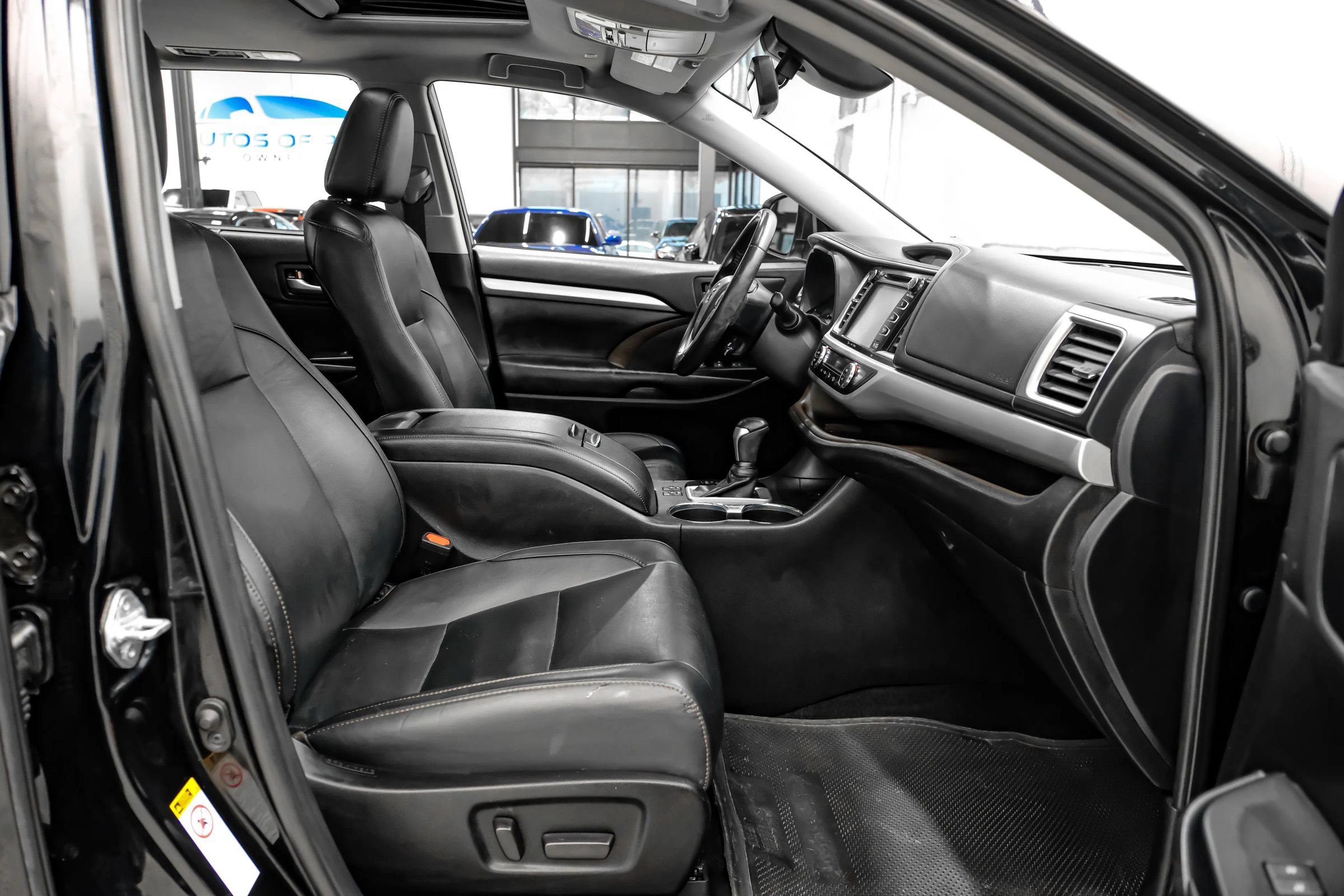 Used 2019 Toyota Highlander XLE FWD image 32