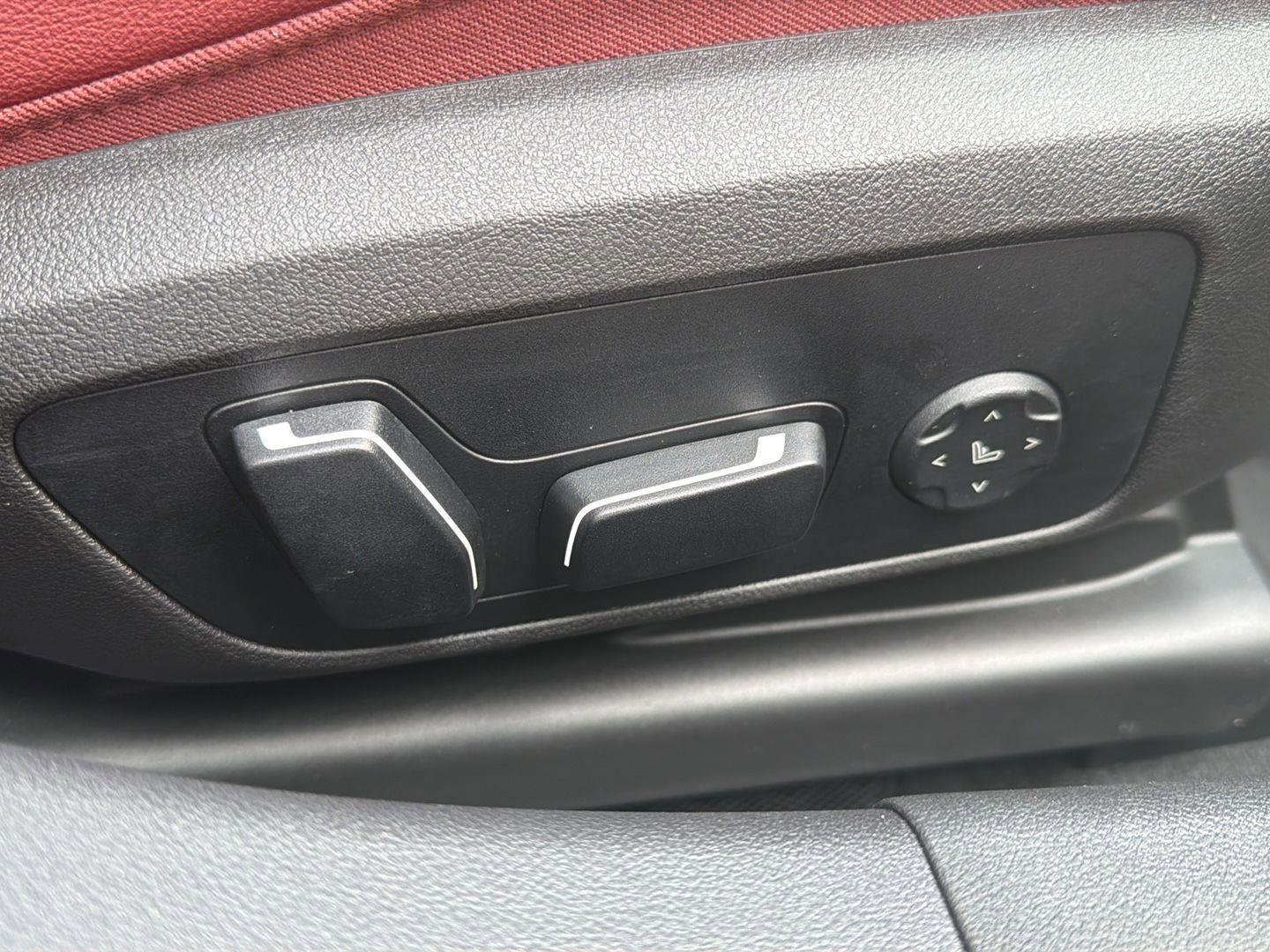 Used 2024 BMW 330i Sedan w/ Convenience Package image 16