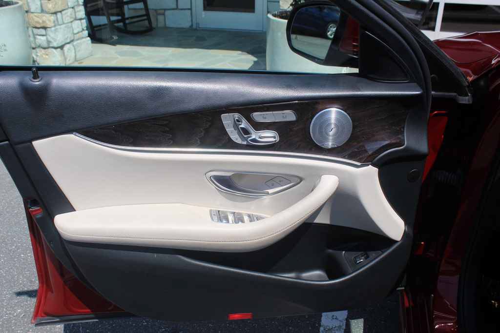 Used 2019 Mercedes-Benz E 300 image 11