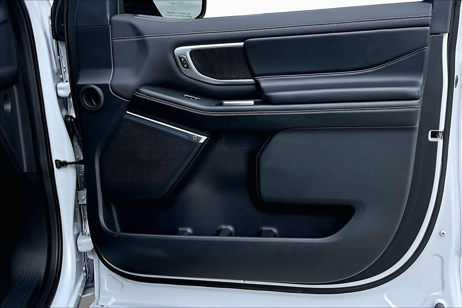 Used 2025 Ford Expedition Max Platinum w/ Stealth Appearance Package AWD/4WD image 19