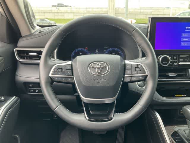 Used 2024 Toyota Highlander Limited AWD/4WD image 20