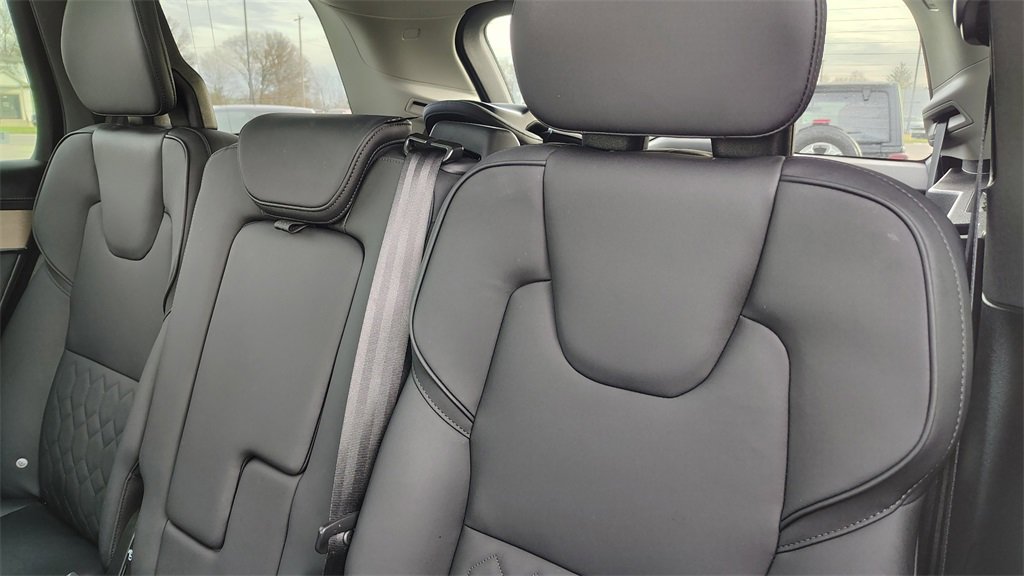 Certified 2025 Volvo XC90 B6 Plus image 26