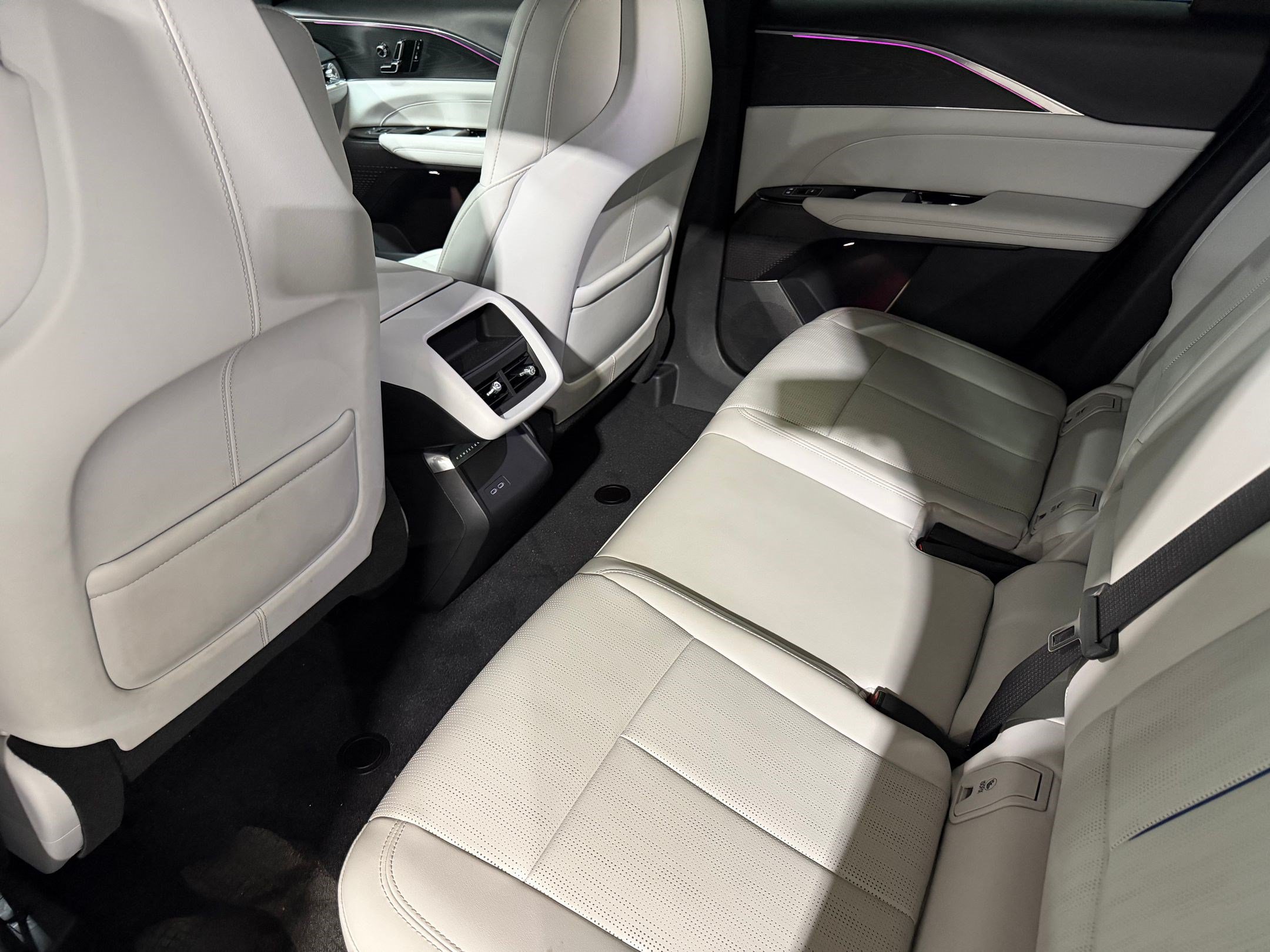 Certified 2024 Cadillac Lyriq Luxury AWD/4WD image 23