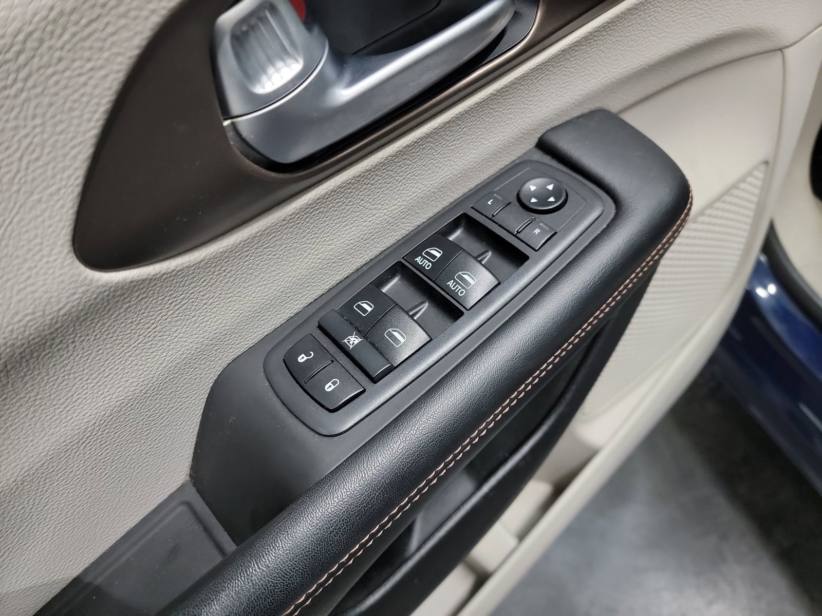 Used 2018 Chrysler Pacifica Touring Plus image 14