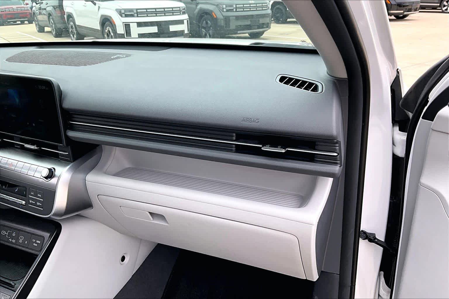 Used 2024 Hyundai Kona SEL w/ Convenience Package FWD image 17