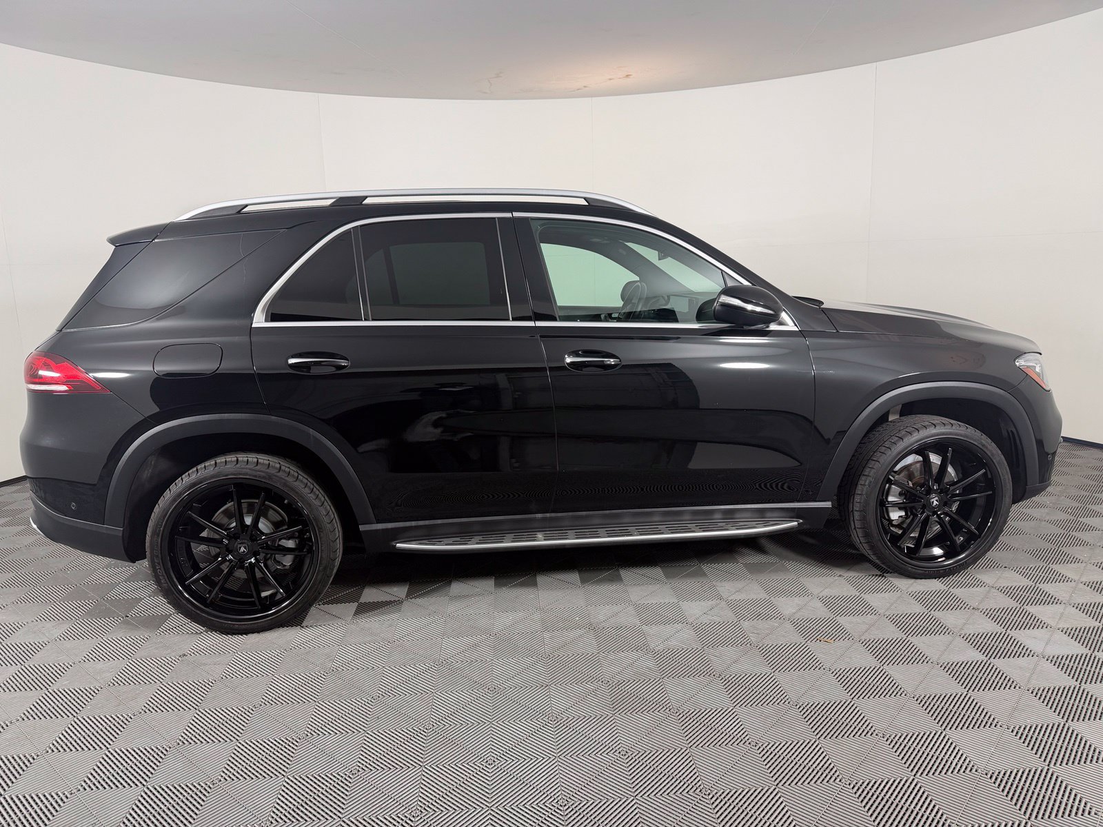 Used 2023 Mercedes-Benz GLE 350 w/ Premium Package image 5