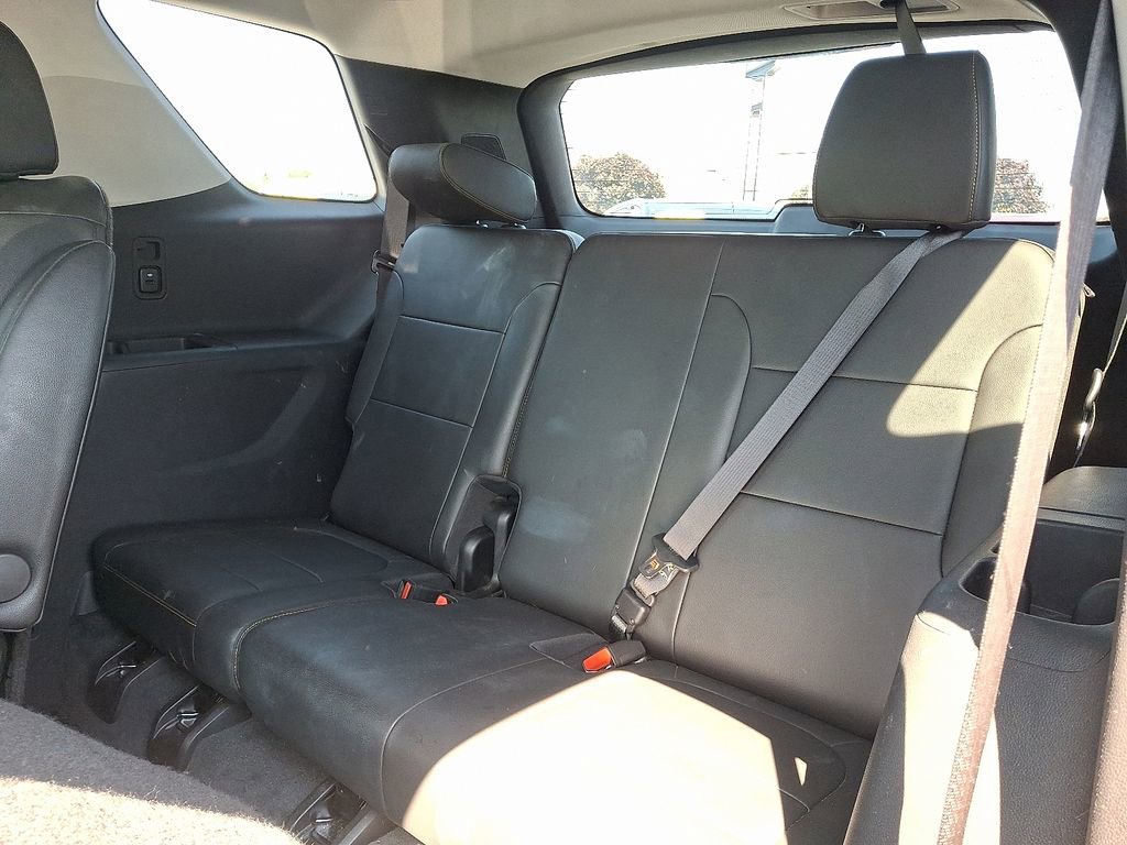 Used 2021 Chevrolet Traverse LT w/ LPO, Blackout Package AWD/4WD image 11