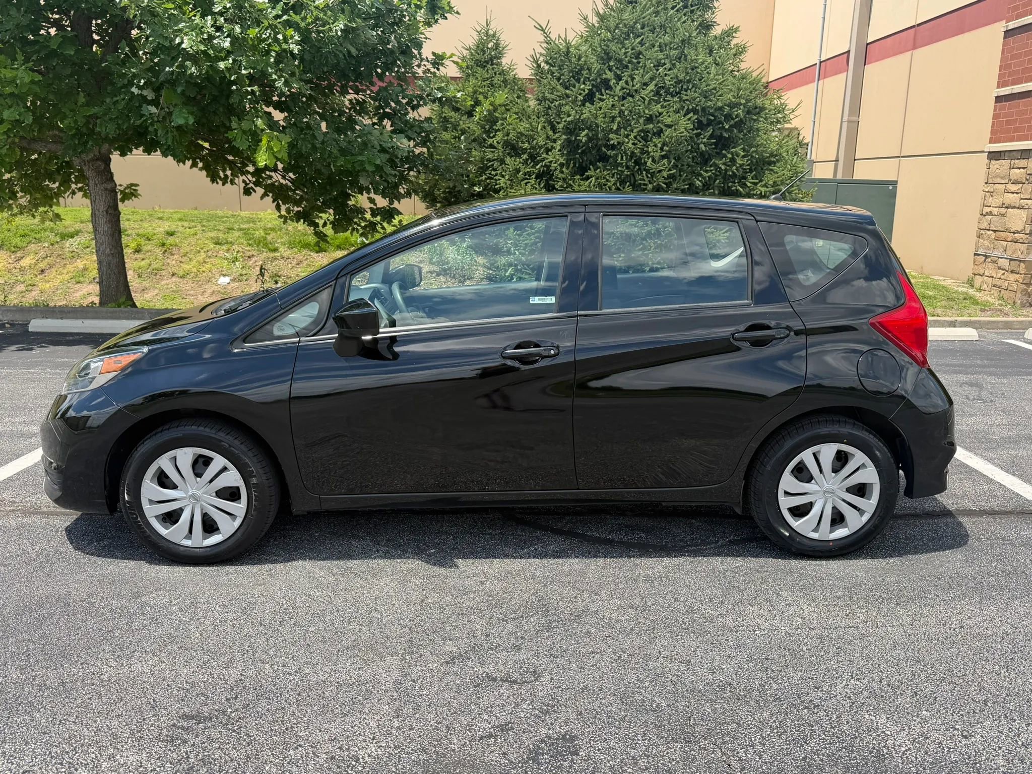 Used 2017 Nissan Versa Note S Plus FWD image 2