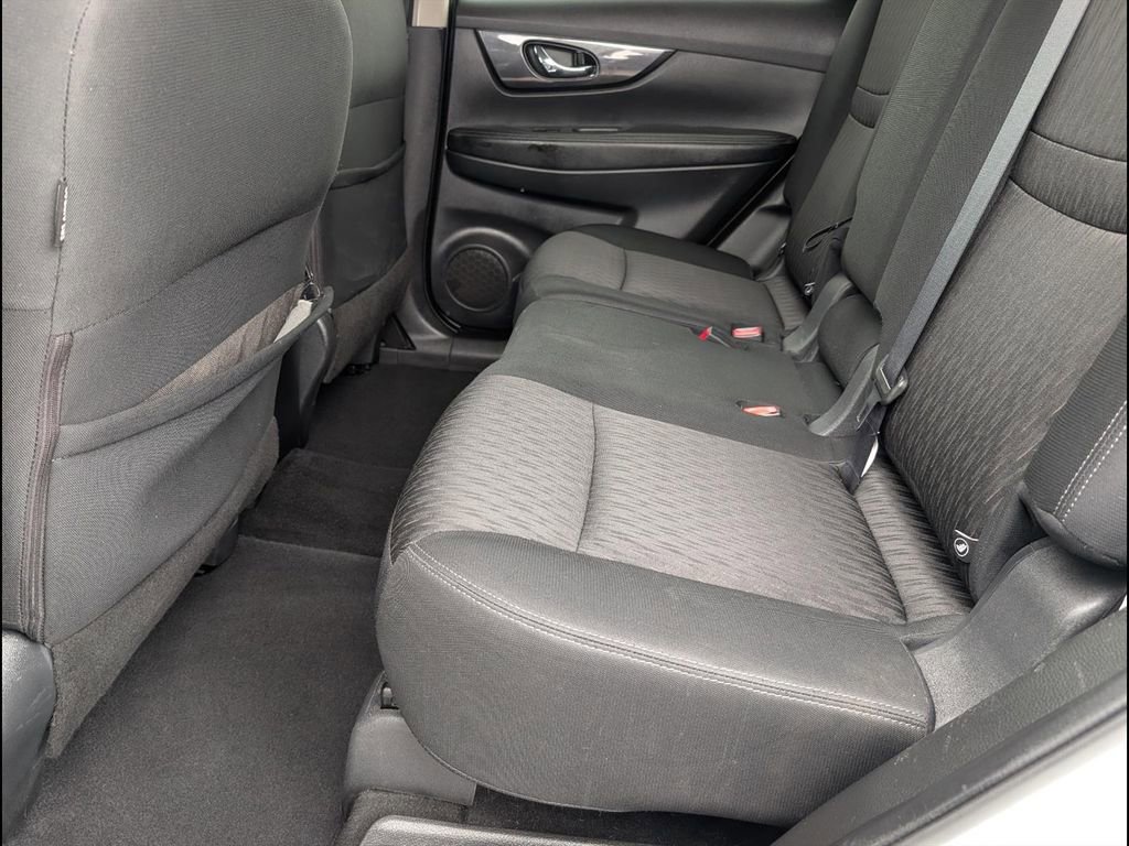 Used 2018 Nissan Rogue SV image 13