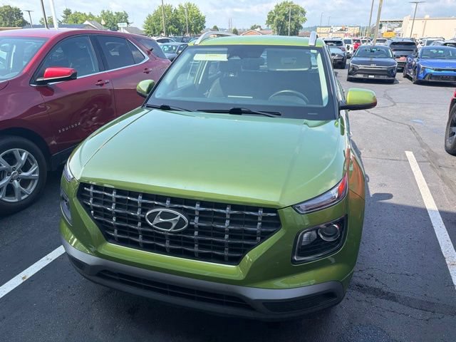 Used 2024 Hyundai Venue SEL FWD image 4