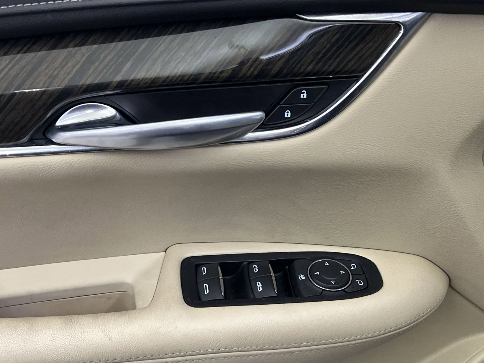 Used 2019 Cadillac XT5 FWD image 13