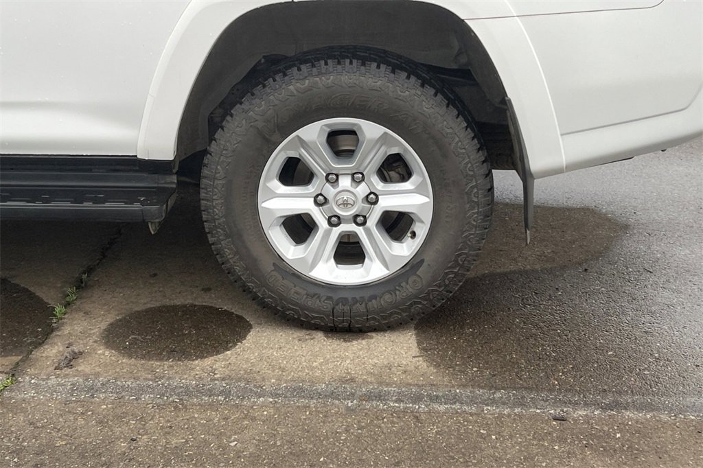 Used 2023 Toyota 4Runner SR5 Premium image 9