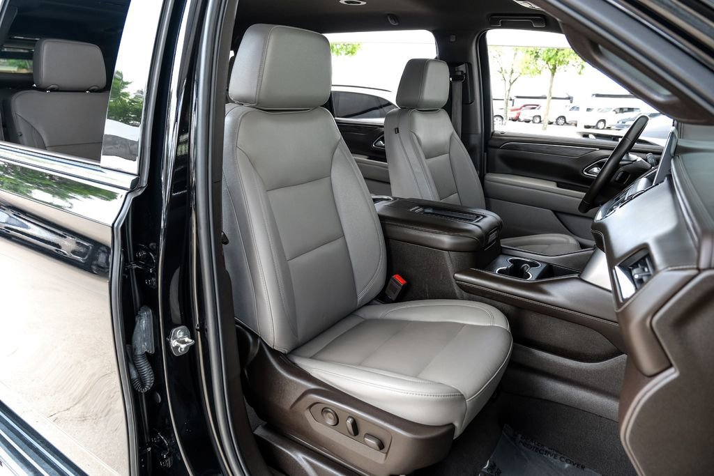 Used 2023 Chevrolet Suburban LT RWD image 36