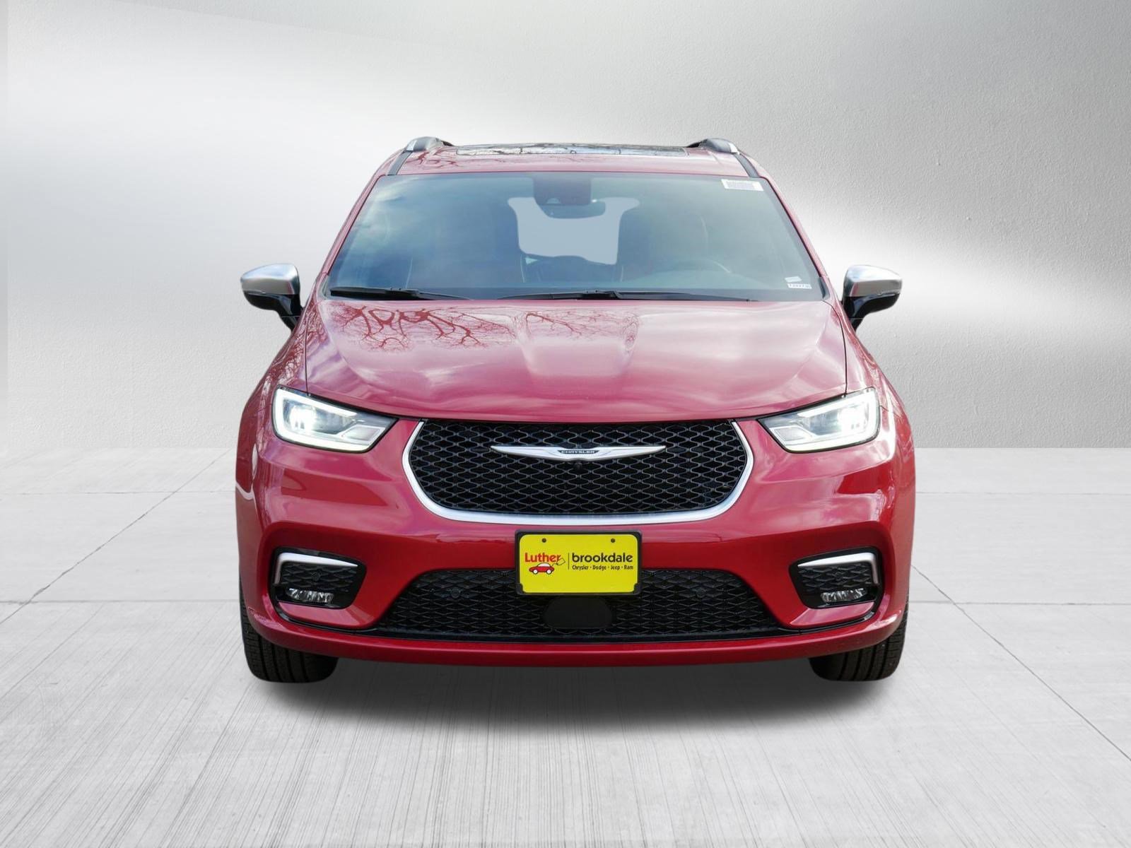 New 2026 Chrysler Pacifica Pinnacle AWD/4WD image 2