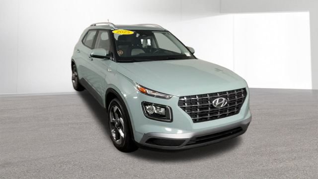 Used 2025 Hyundai Venue SEL FWD image 3