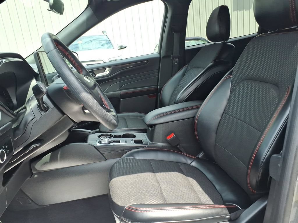 Used 2024 Ford Escape ST-Line w/ Tech Pack #1 AWD/4WD image 13