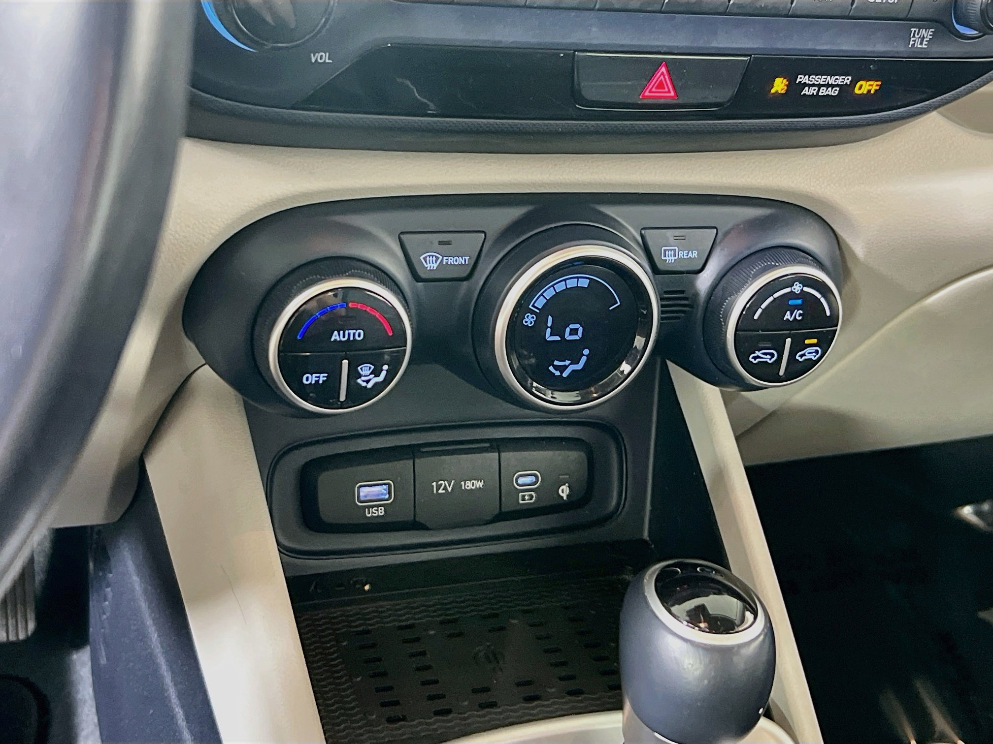 Used 2023 Hyundai Venue Limited FWD image 16