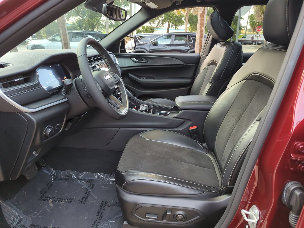 Used 2024 Jeep Grand Cherokee Altitude AWD/4WD image 18