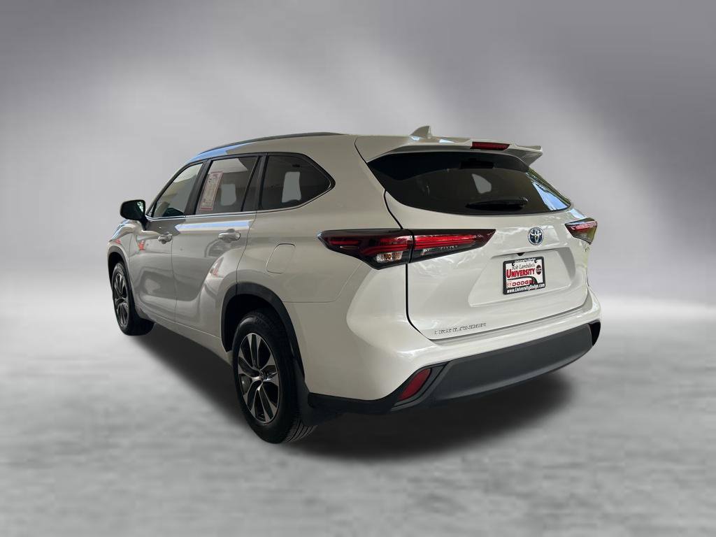 Used 2024 Toyota Highlander XLE AWD/4WD image 7