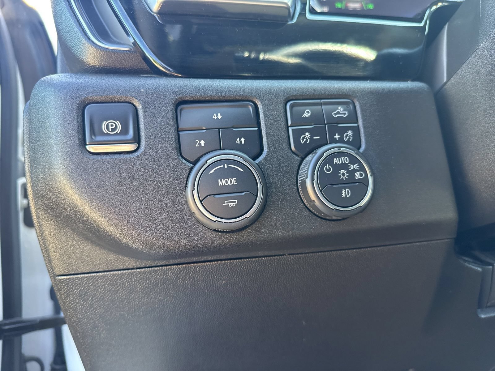 Used 2025 Chevrolet Silverado 2500 LT w/ Safety Package AWD/4WD image 25