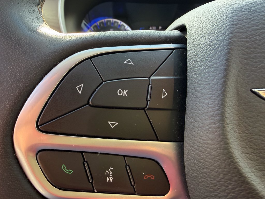 Used 2023 Chrysler Voyager LX FWD image 18