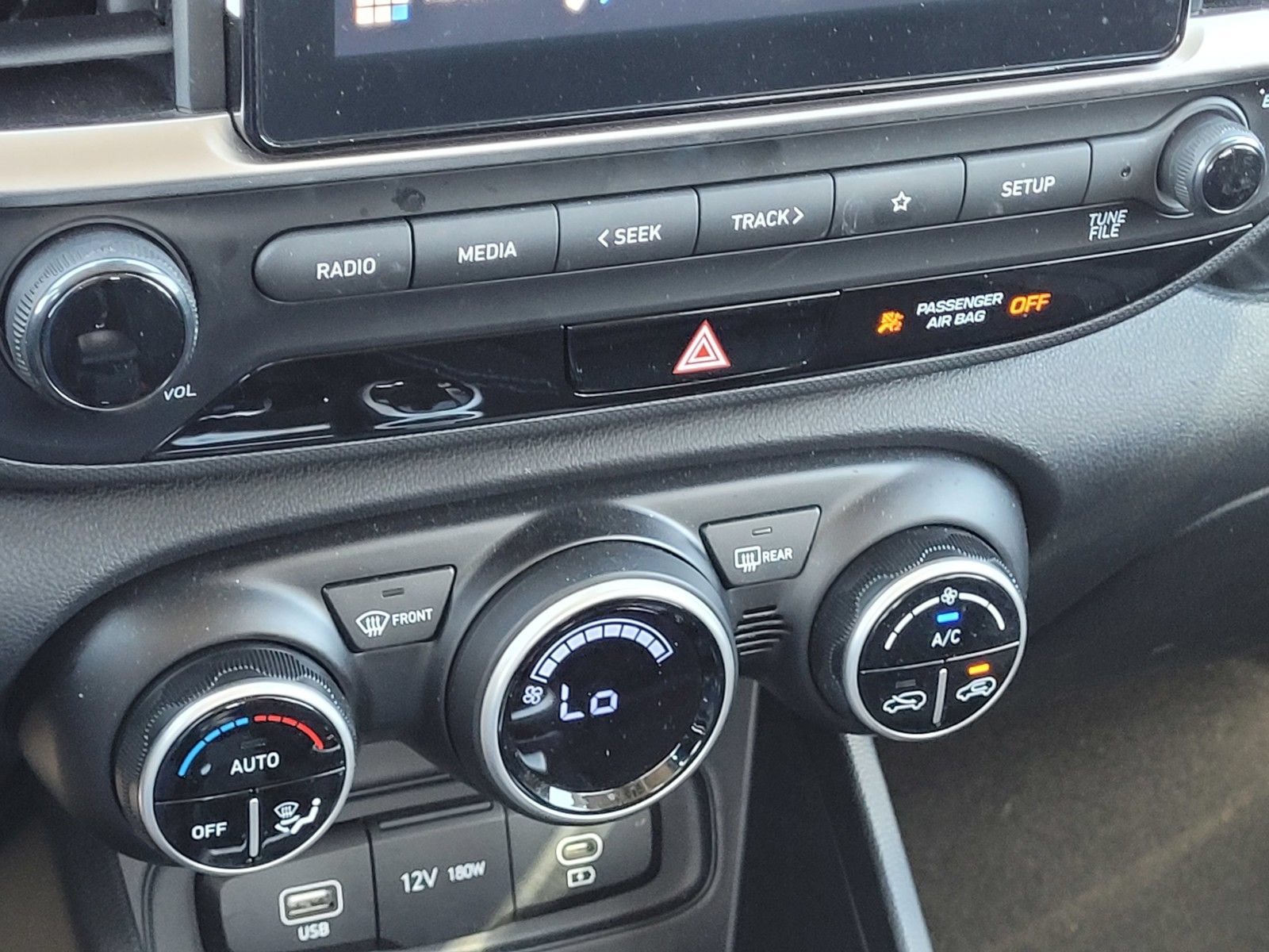 Certified 2025 Hyundai Venue SEL FWD image 26
