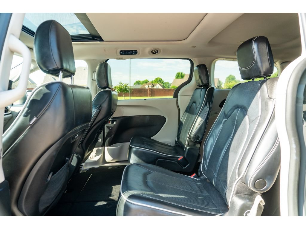 Used 2022 Chrysler Pacifica Limited FWD image 15