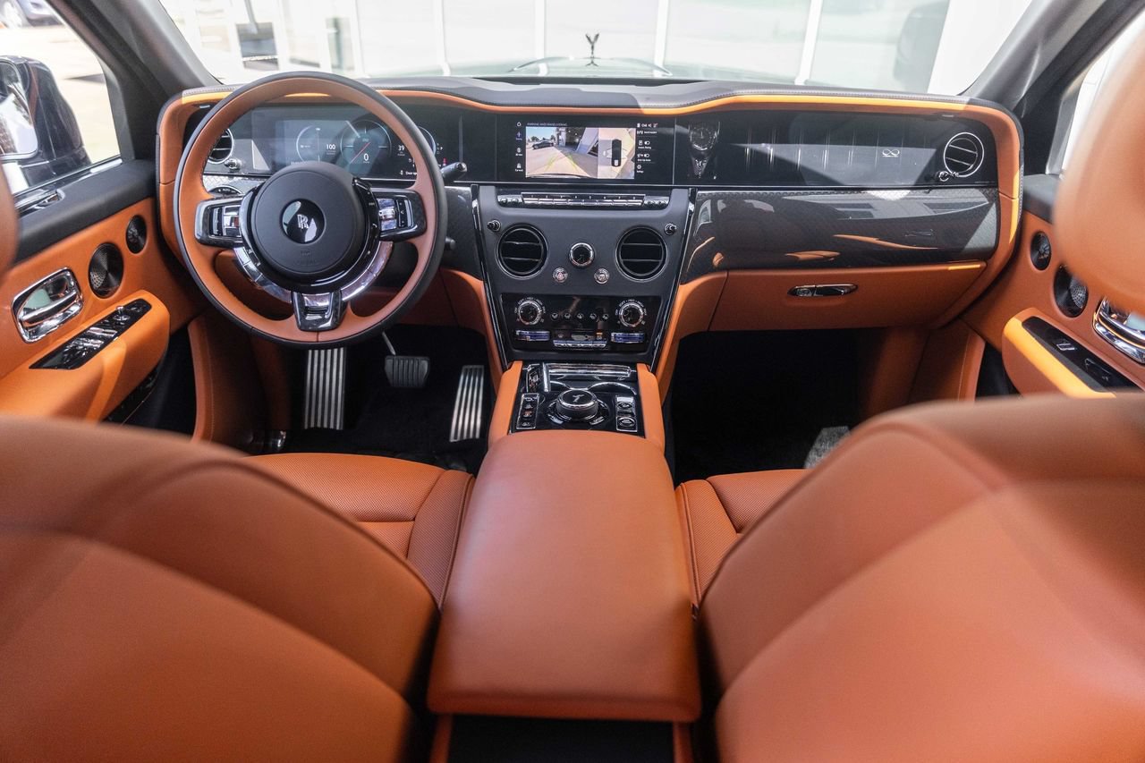 Certified 2025 Rolls-Royce Cullinan Black Badge w/ Leather Finishing Pack AWD/4WD image 4