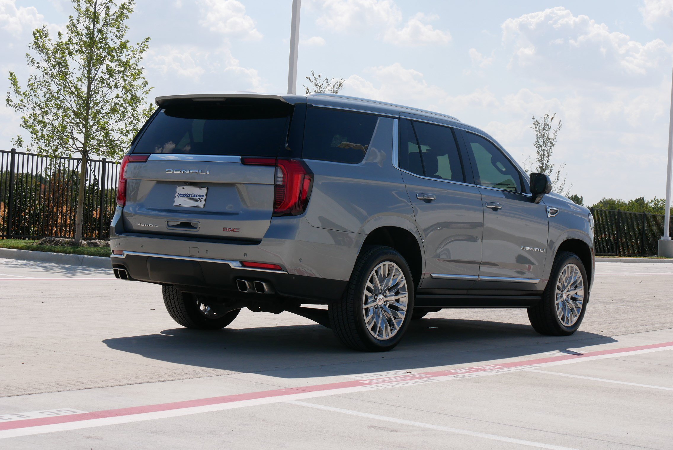 Used 2025 GMC Yukon Denali w/ Sun & Power Step Package AWD/4WD image 9