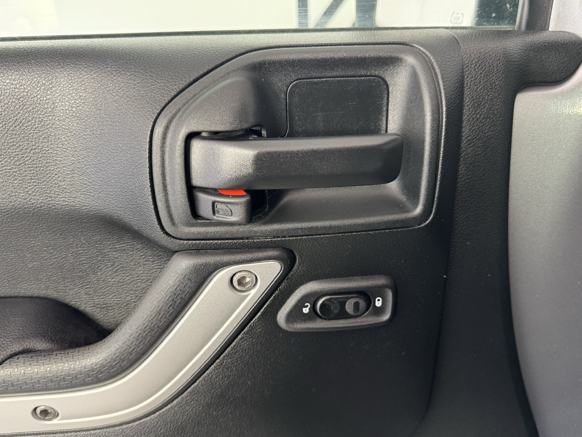 Used 2018 Jeep Wrangler Unlimited Sahara AWD/4WD image 12