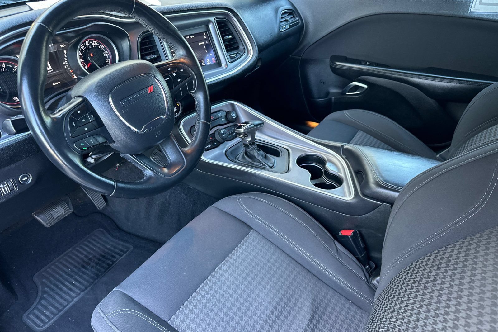 Used 2019 Dodge Challenger SXT RWD image 10