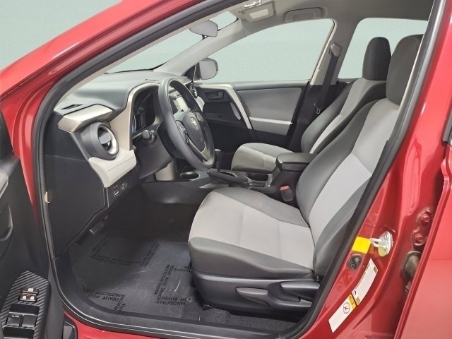 Used 2015 Toyota RAV4 LE image 19