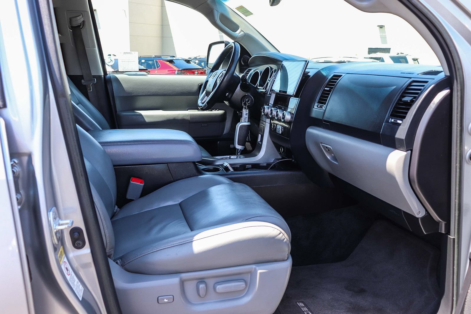 Used 2016 Toyota Sequoia Limited w/ Safety & Convenience Package AWD/4WD image 20