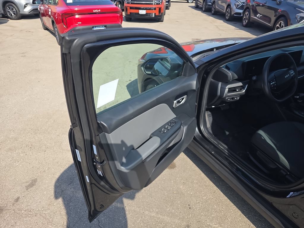 Used 2025 Kia K4 FWD image 10