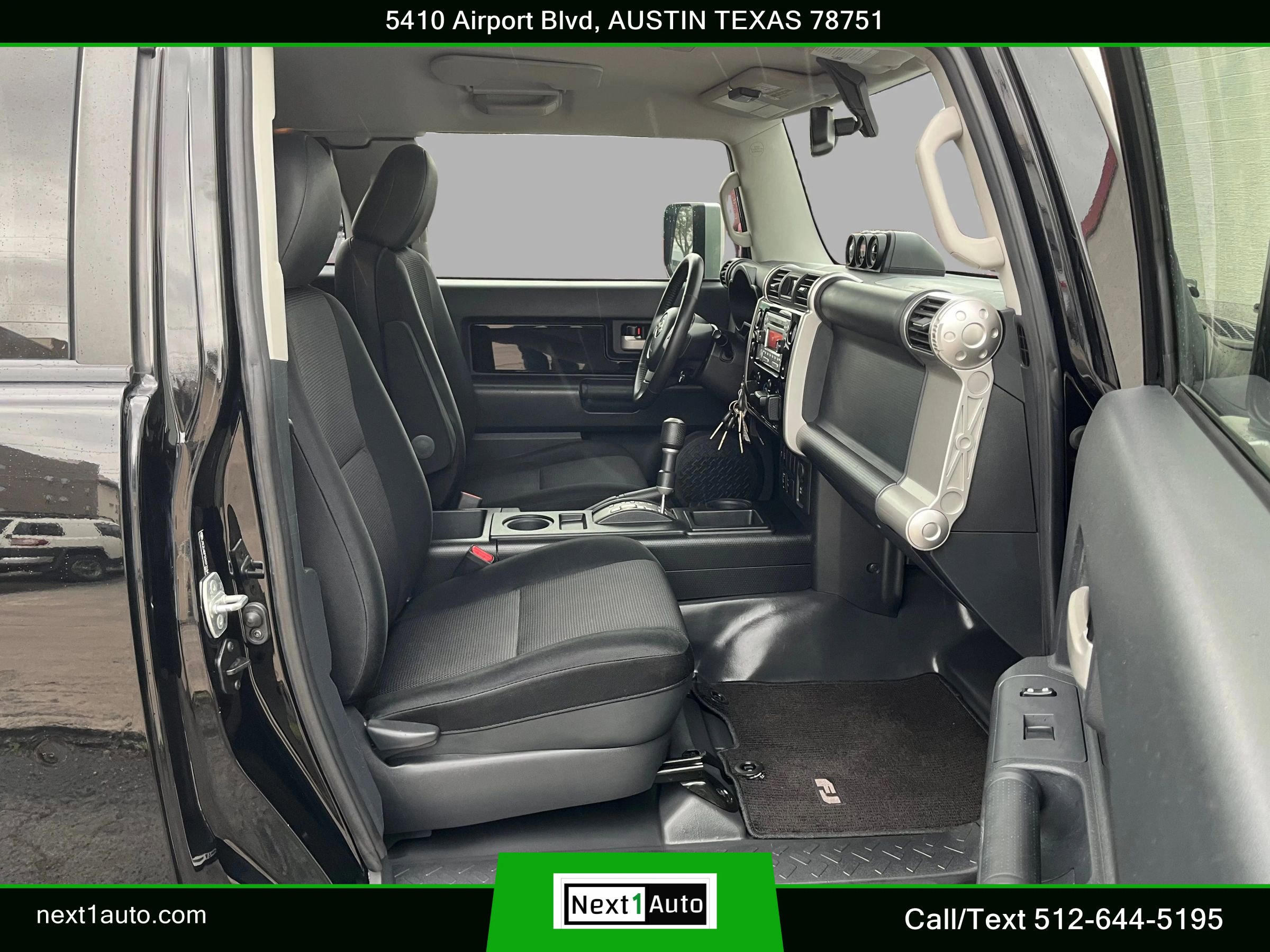 Used 2012 Toyota FJ Cruiser 2WD w/ Upgrade Pkg image 19