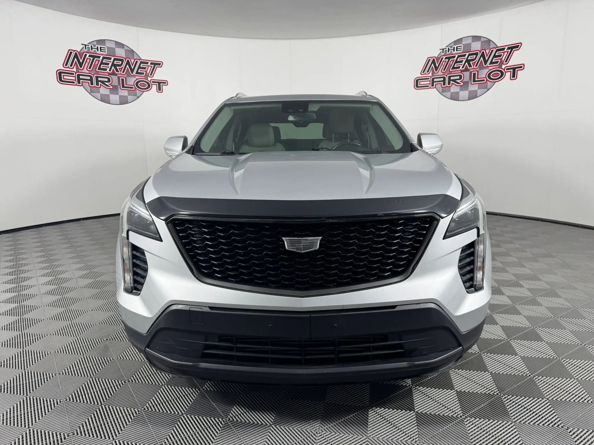 Used 2021 Cadillac XT4 Luxury w/ LPO, Onyx Sport Package AWD/4WD image 2