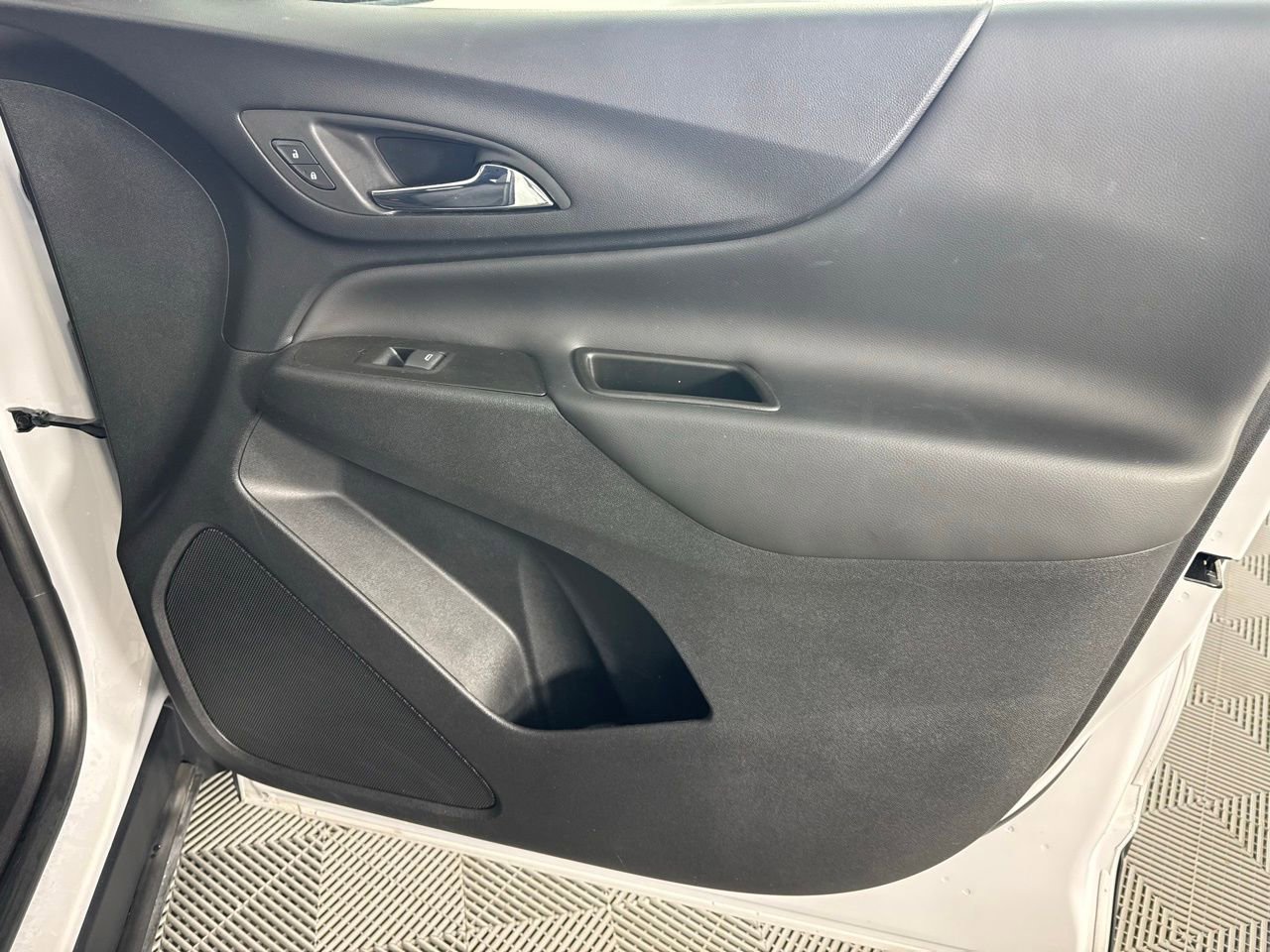 Used 2023 Chevrolet Equinox LT image 29