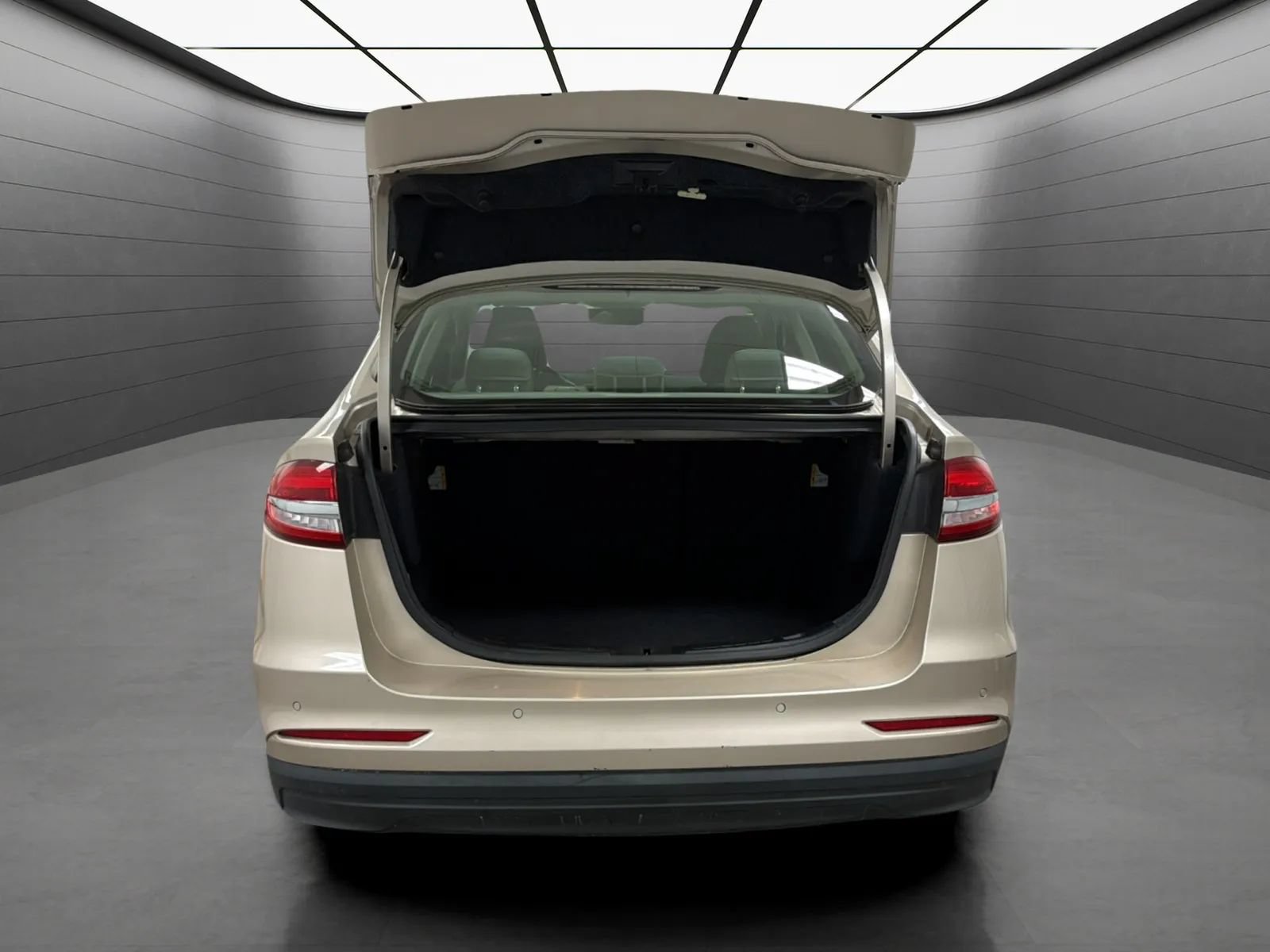 Used 2019 Ford Fusion SE FWD image 20