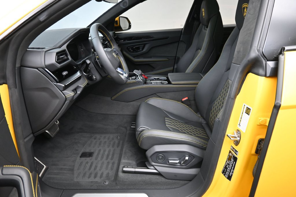 Used 2025 Lamborghini Urus SE AWD/4WD image 10