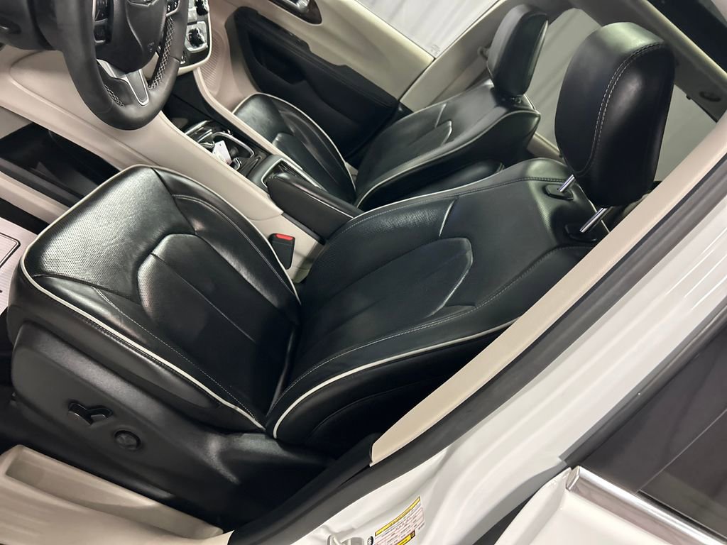 Used 2024 Chrysler Pacifica Limited FWD image 12