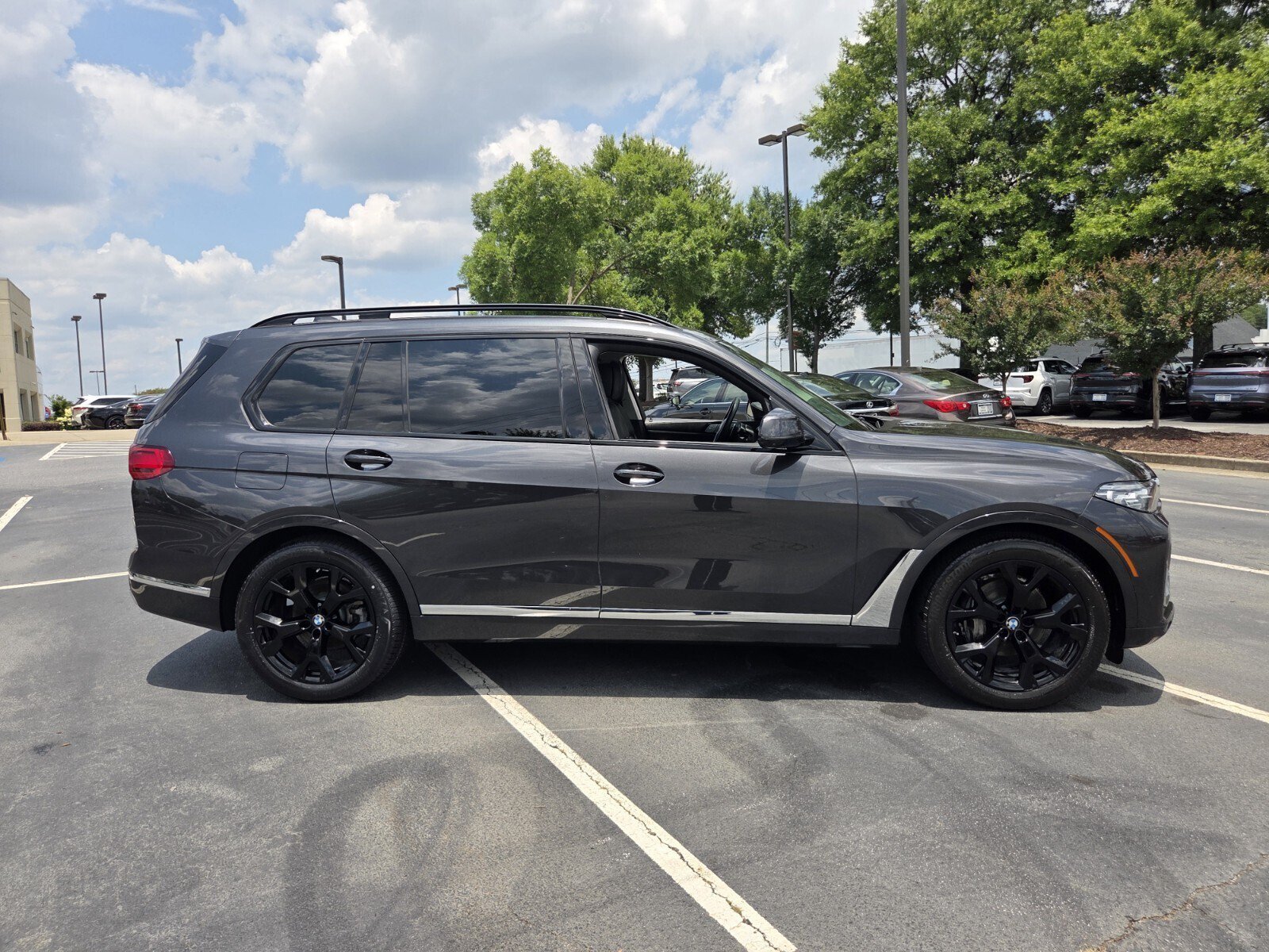 Used 2021 BMW X7 xDrive40i w/ Premium Package AWD/4WD image 5